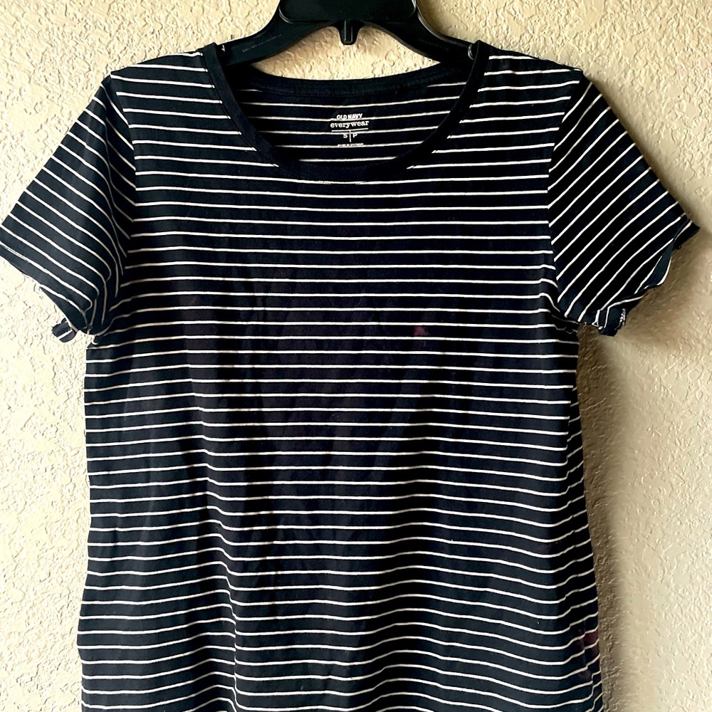 Old Navy T-Shirt - Brand New